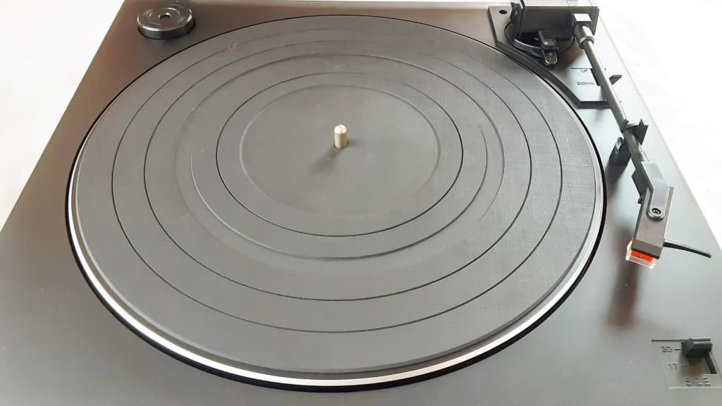オーディオ機器 古いレコードプレーヤー